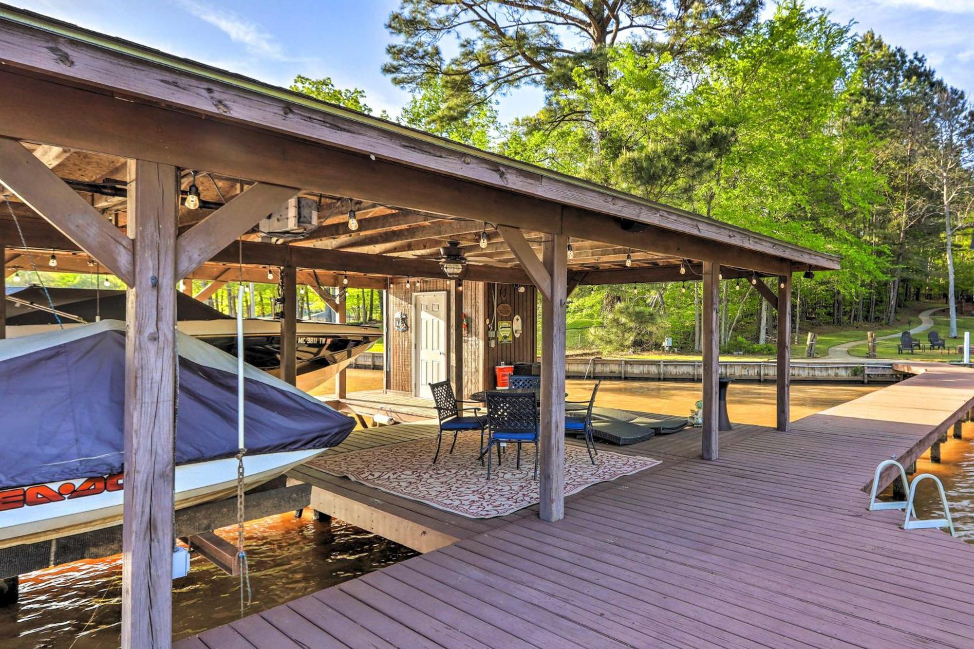 Vila Chic Lake Sinclair Retreat With Dock And Hot Tub! Resseaus Crossroads Exteriér fotografie